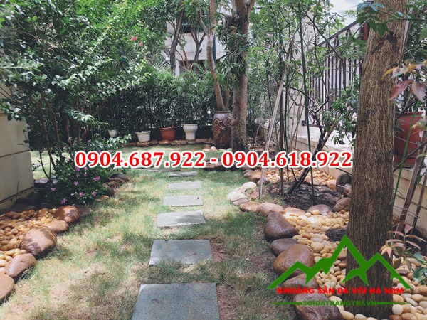 sỏi cuội vàng rải gốc cây