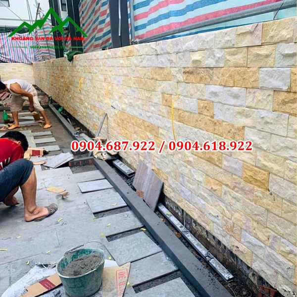 Đá bóc vàng ốp tường