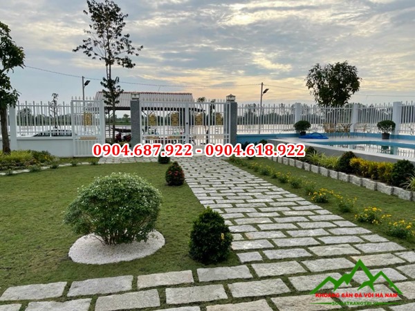 Đá chẻ muối tiêu lát sân vườn