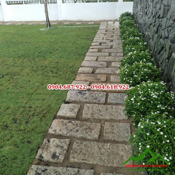 đá chẻ muối tiêu lát bước dạo sân vườn