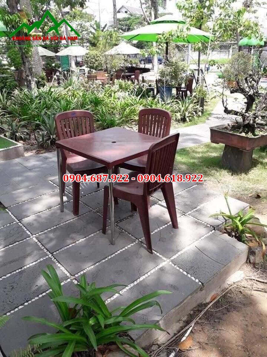 Đá ong xám lát sân vườn