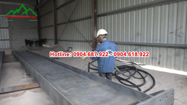 sử dụng cát phun kim loại