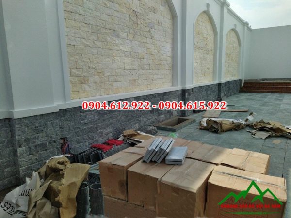 đá bóc vàng ốp tường bao