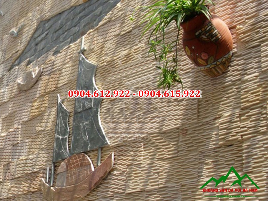 tường đá răng lược vàng