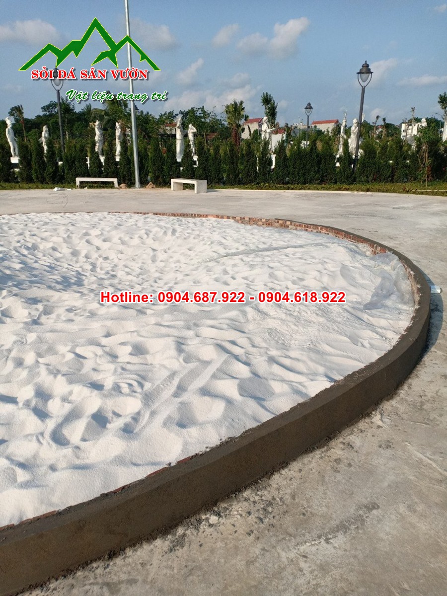 bán cát trắng làm sân chơi